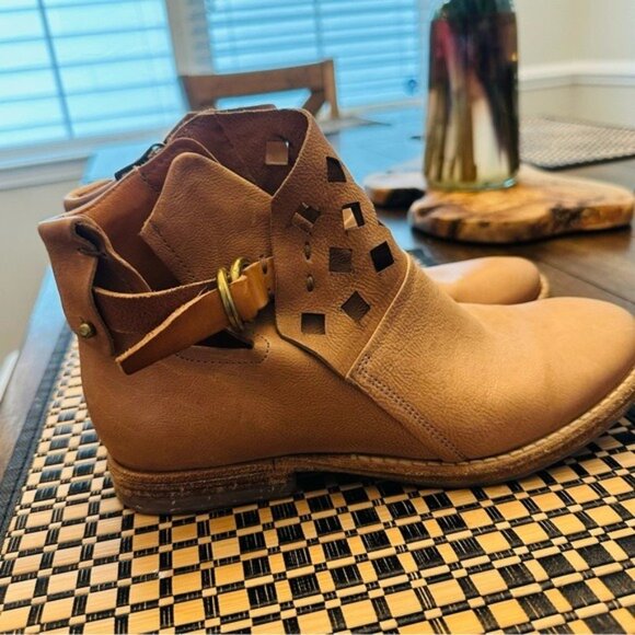 A.S. 98 Zada Tan Cut Out Booties Size 7 – Leather Ankle Boots NWOB - Picture 3 of 15